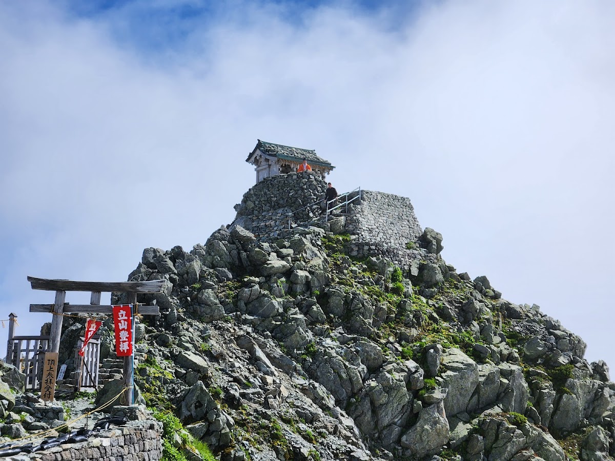 雄山神社峰本社