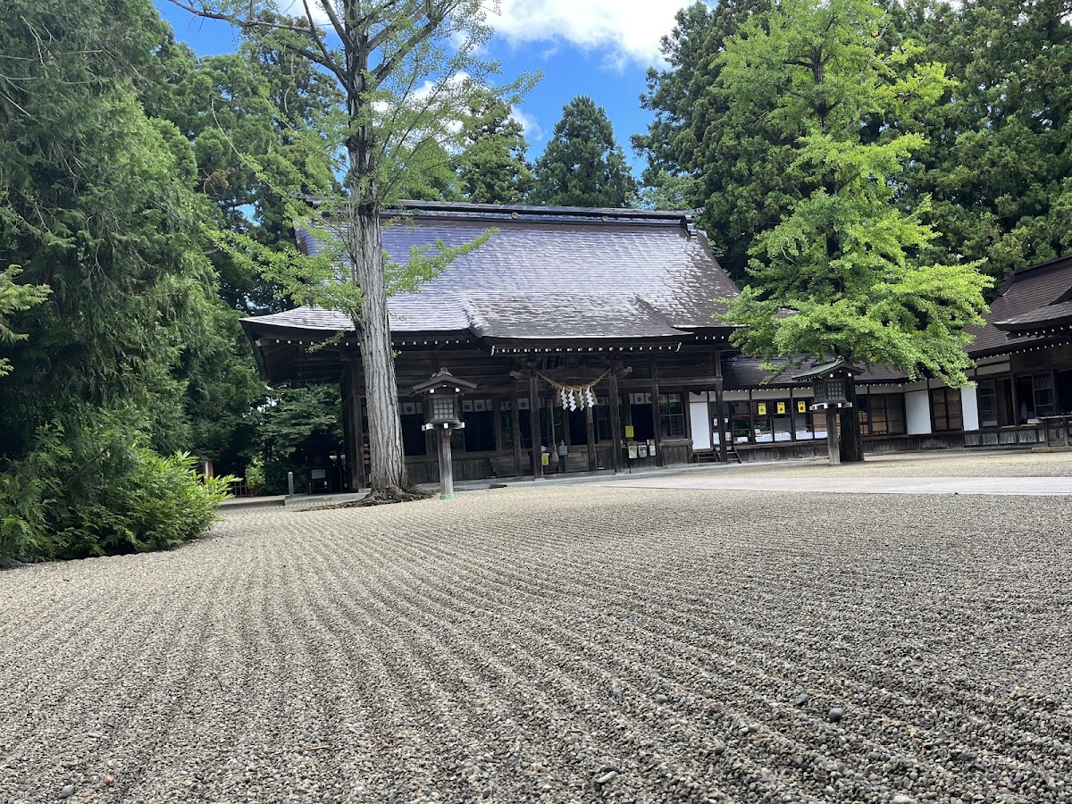 鎮守府八幡宮