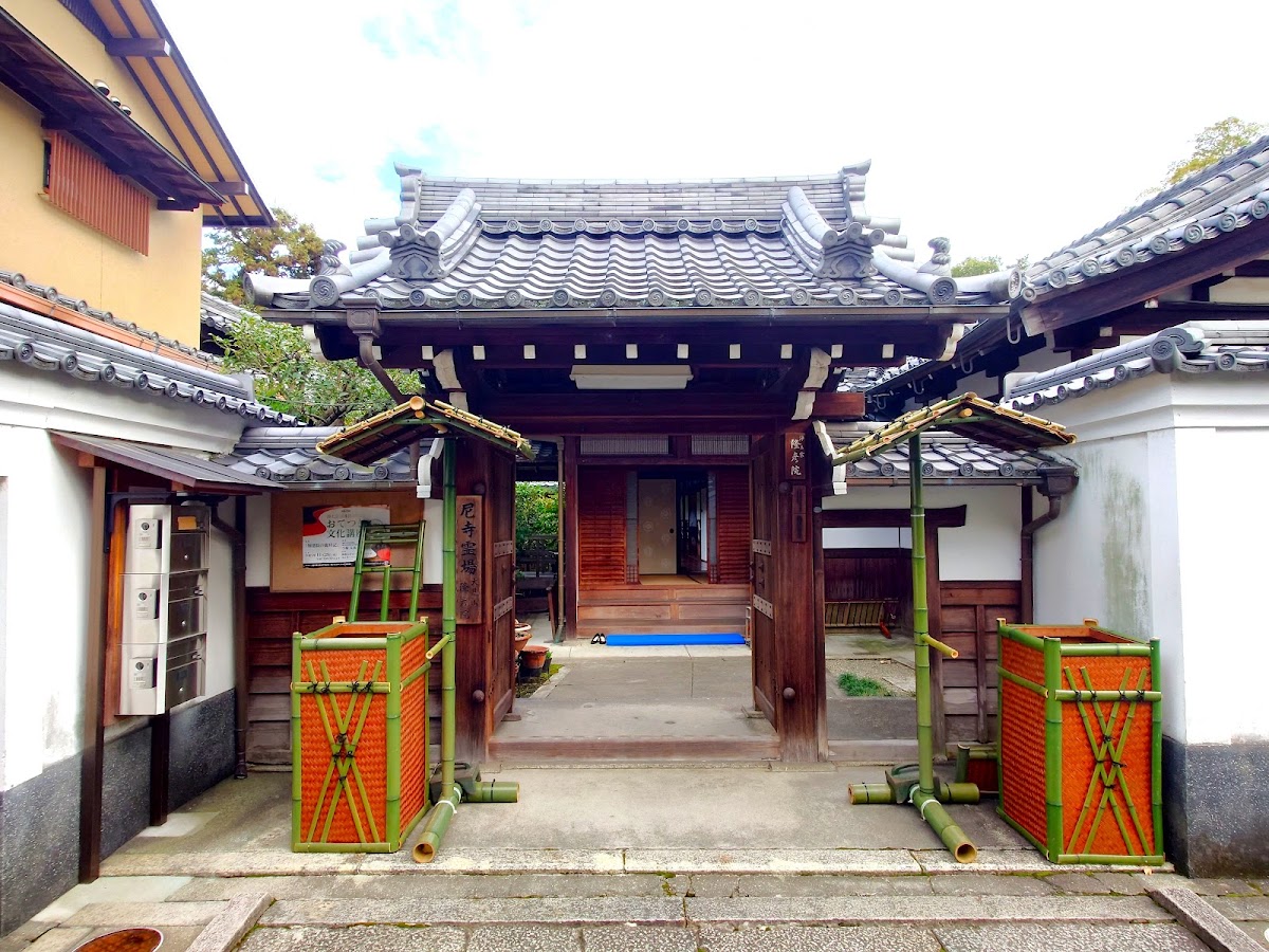 隆彦院
