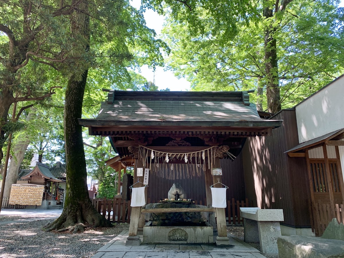 Tsuki Jinja