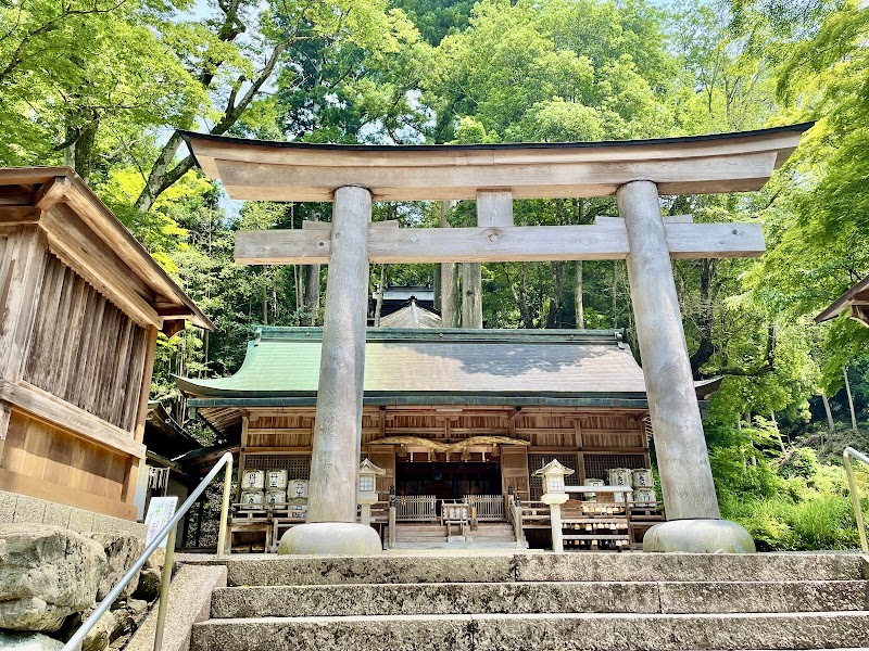 Niiukawa Shimokami Jinja